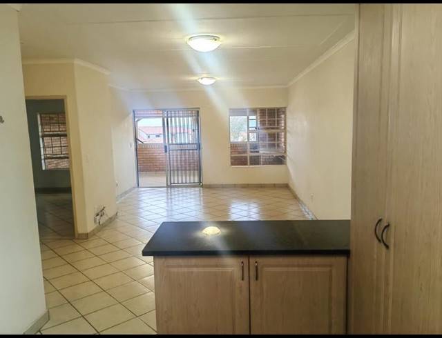 2 BEDROOM PROPERTY TO RENT IN SILVER LAKES